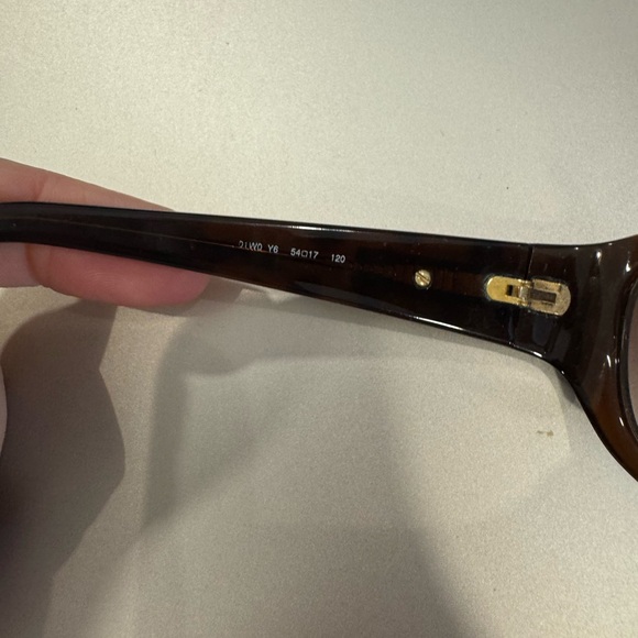 Elegant Brown Sunglasses